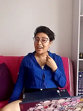 Juliexxxxtasy online show from March 9, 2026, 4:44 pm