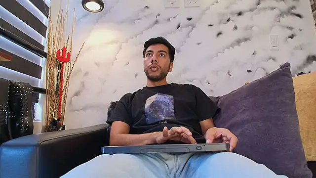 Max Hornye online show from February 24, 2026, 6:39 pm