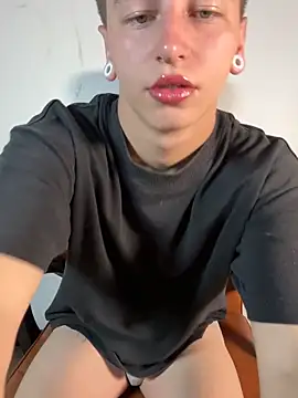 ARON LUXX online show from March 20, 2026, 4:01 pm