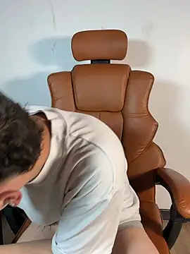 ARON LUXX online show from March 28, 2026, 1:00 pm