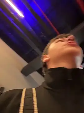 ARON LUXX online show from April 19, 2026, 5:34 pm