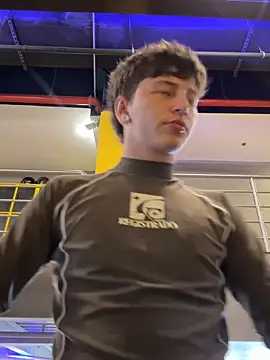 ARON LUXX online show from April 19, 2026, 6:10 pm