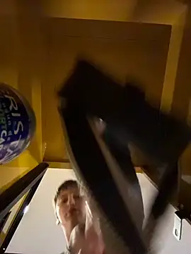 ARON LUXX online show from April 20, 2026, 2:42 pm