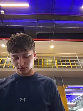 ARON LUXX online show from April 21, 2026, 3:07 pm