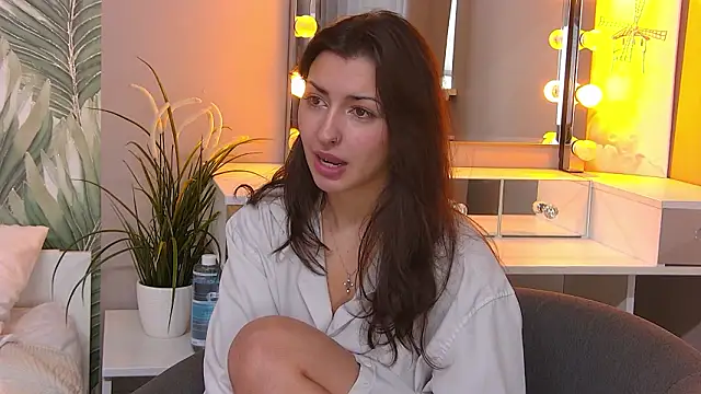 AngelaCox online show from February 24, 2026, 6:33 am