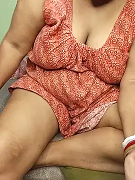 R Queen online show from June 12, 2026, 1:43 pm