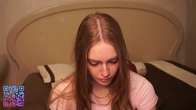 RowenaIanniello online show from February 16, 2026, 2:24 pm