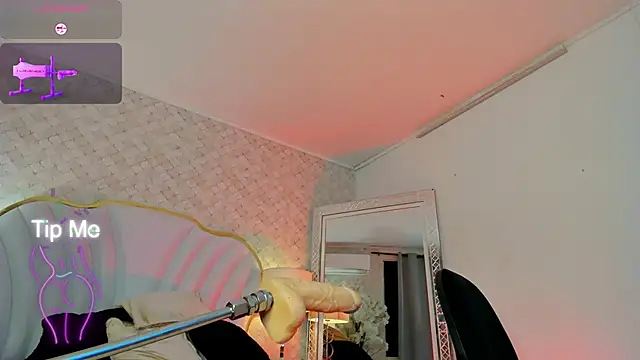 YazminJenner online show from April 7, 2026, 4:57 am