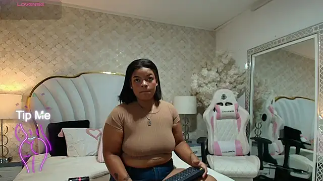 Snapshot of YazminJenner chatting on May 15, 2026, 4:30 am YazminJenner online show from May 15, 2026, 4:30 am