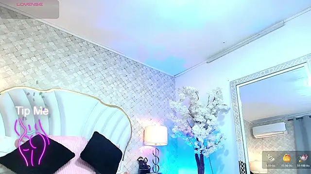 Snapshot of YazminJenner chatting on May 23, 2026, 6:18 am YazminJenner online show from May 23, 2026, 6:18 am