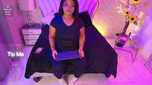 Snapshot of YazminJenner chatting on June 11, 2026, 5:27 am YazminJenner online show from June 11, 2026, 5:27 am