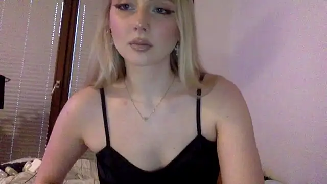 Snapshot of MayaWetDream chatting on May 17, 2026, 5:31 pm MayaWetDream online show from May 17, 2026, 5:31 pm