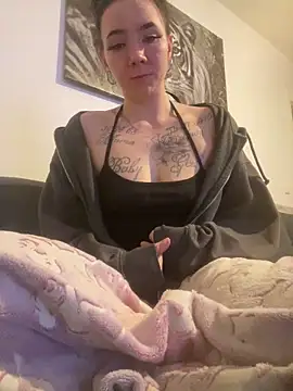 zoeelovee online show from February 27, 2026, 8:31 pm