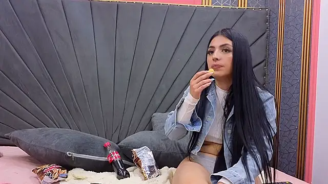 Julieta-Horny- online show from March 28, 2026, 3:39 am