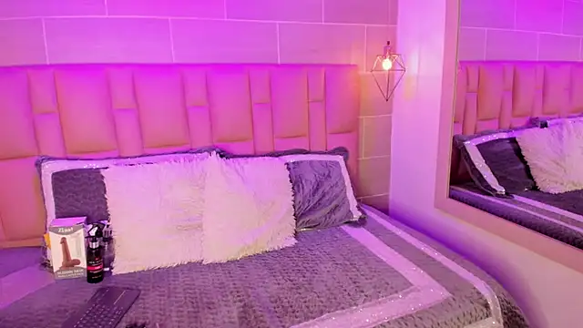 Naomi-Thompson online show from March 1, 2026, 8:22 pm