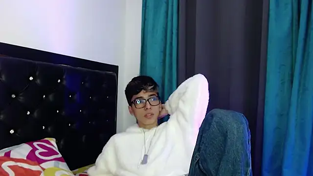 gabriel x18 online show from February 18, 2026, 5:03 am