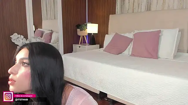 missthailand  online show from April 21, 2026, 10:34 pm