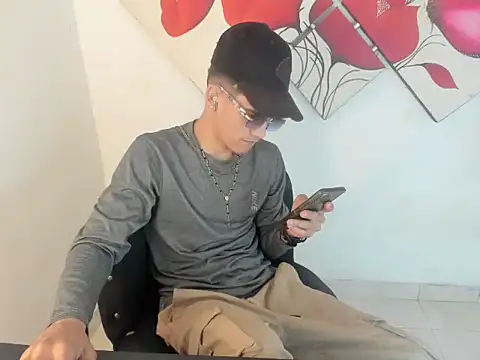 Jesshot bigcock20cm online show from July 7, 2026, 5:54 am