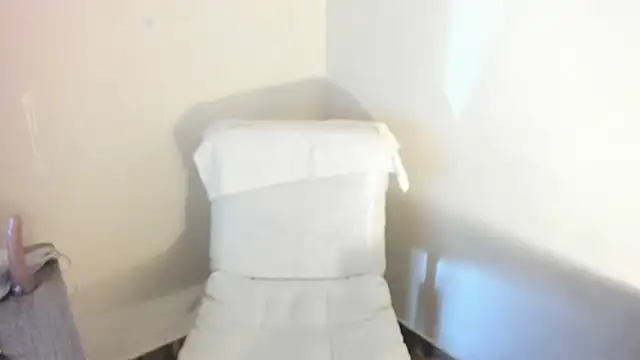 Nyomi browm online show from April 20, 2026, 3:04 pm