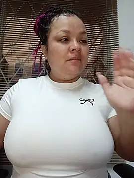 SweettSin online show from May 4, 2026, 8:16 pm