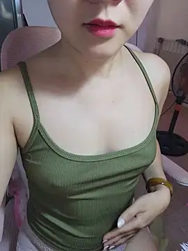 LucyKiss online show from August 3, 2026, 5:06 am