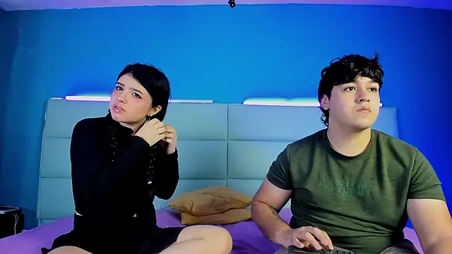 EmilyAndAndrew online show from February 10, 2026, 3:43 am