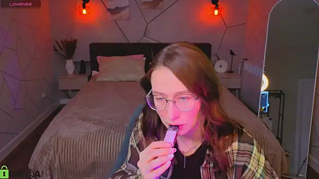  Kiki angel  online show from April 4, 2026, 9:40 am