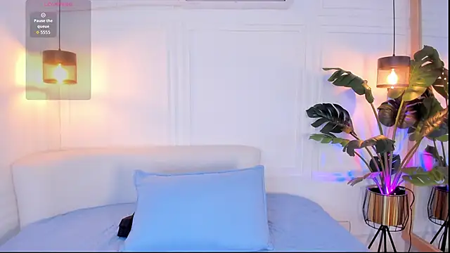 Nicole Whittee online show from April 10, 2026, 7:51 pm