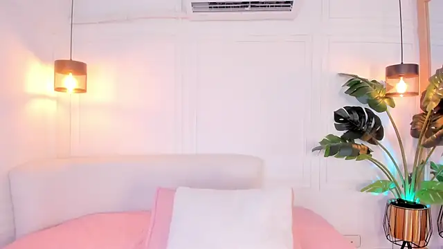 Nicole Whittee online show from April 20, 2026, 8:10 pm