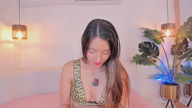 Nicole Whittee online show from April 21, 2026, 8:12 pm