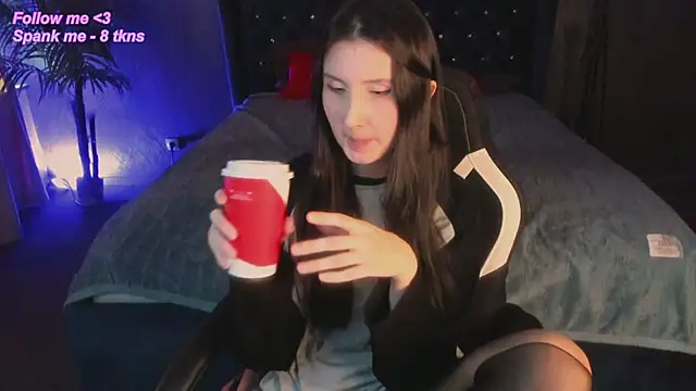 avrora shy  online show from March 3, 2026, 12:33 pm