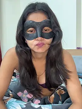 raavigirl online show from April 11, 2026, 8:57 pm