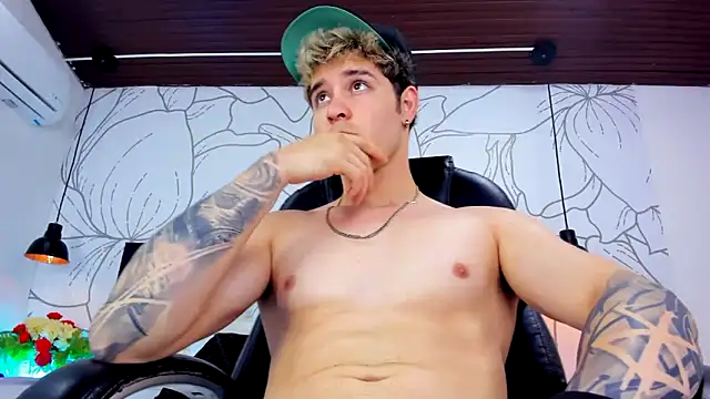 rayan linxx online show from April 18, 2026, 7:58 pm