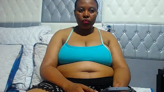 SEXYBUSTYEBONYXX online show from April 19, 2026, 5:01 pm