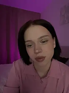  luna fox  online show from February 12, 2026, 3:40 pm