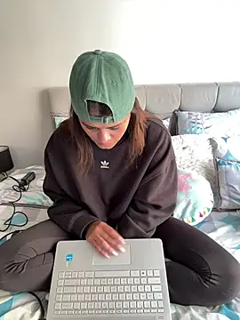 RachelWeisz  online show from April 18, 2026, 7:07 pm