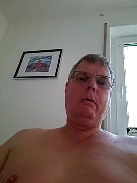 nackedei071 online show from May 7, 2026, 6:46 pm