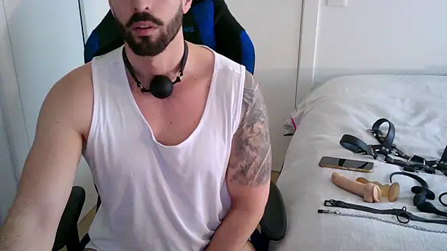 Snapshot of Sub-Titan chatting on February 7, 2026, 9:57 am Sub-Titan online show from February 7, 2026, 9:57 am