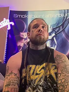 Smokebluntafterblunt online show from April 19, 2026, 2:00 am