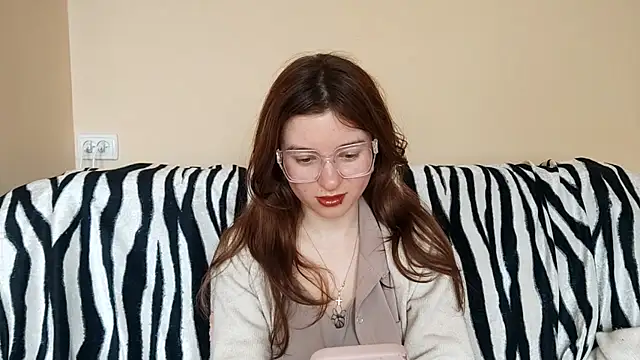 LanitaHemple online show from April 17, 2026, 11:13 am