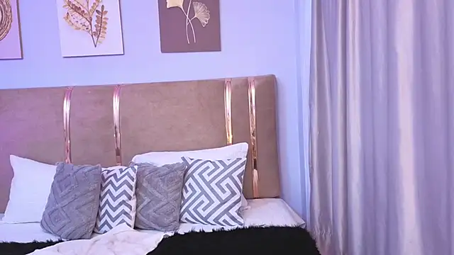 Mia Naive online show from March 15, 2026, 12:55 pm