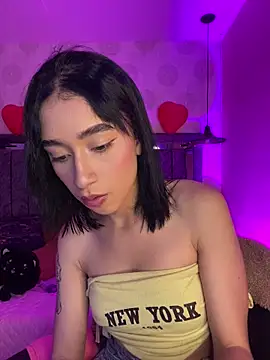 alahia pink online show from March 10, 2026, 3:00 am