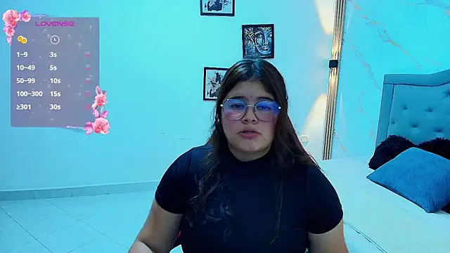 Nina rouge77 online show from February 13, 2026, 7:32 pm