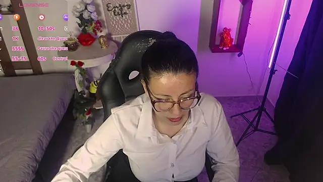 QueenRose94 online show from April 9, 2026, 12:43 pm