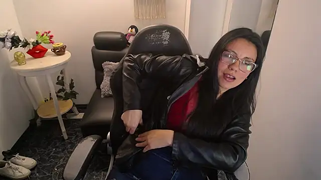 QueenRose94 online show from April 21, 2026, 1:06 pm