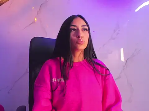 TiffanyDream8 online show from February 18, 2026, 9:44 pm