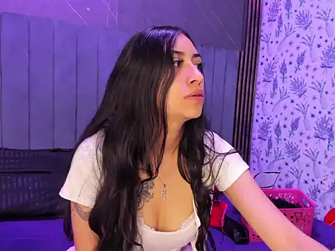 TiffanyDream8 online show from April 22, 2026, 8:43 pm