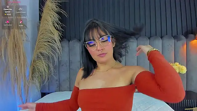 Nanda vixen  online show from February 8, 2026, 9:29 pm