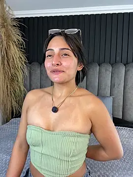 Nanda vixen  online show from April 15, 2026, 11:27 pm