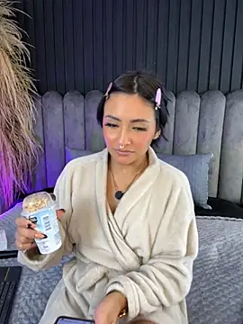 Nanda vixen  online show from April 19, 2026, 9:08 am